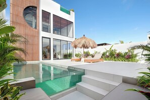 2 outdoor pools