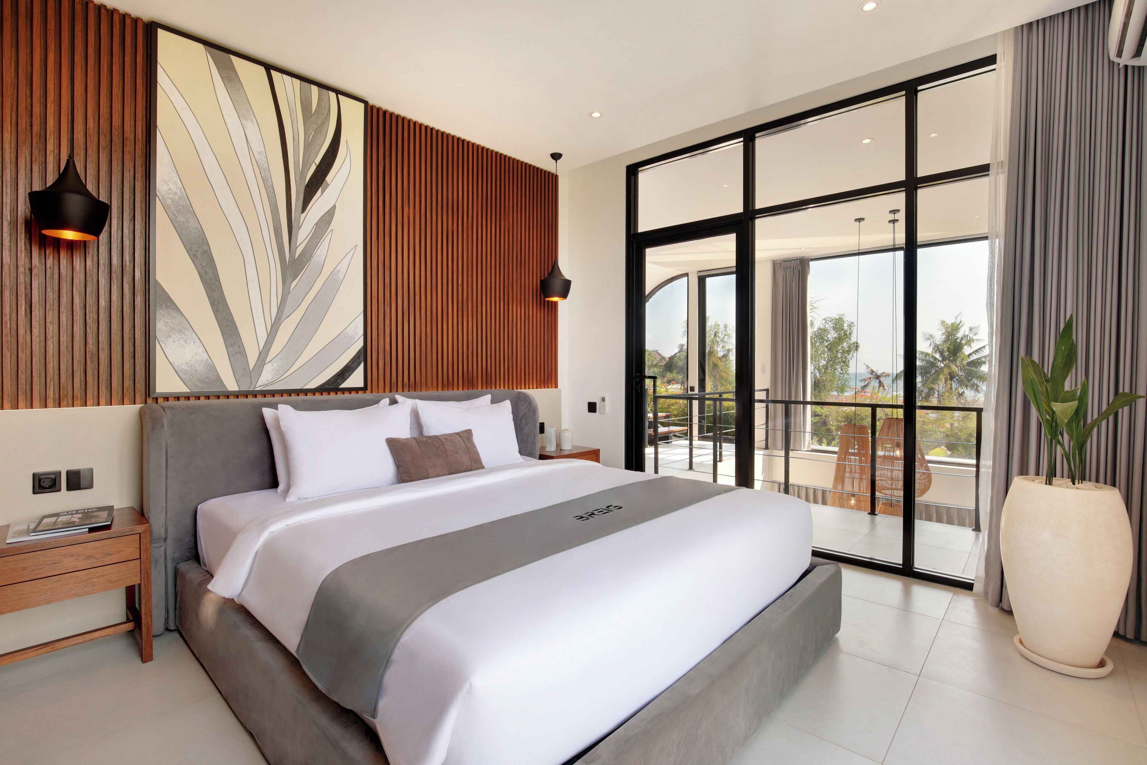 セーフティボックス (室内)、客室ごとに異なる装飾、客室ごとに異なるインテリア、遮光カーテン