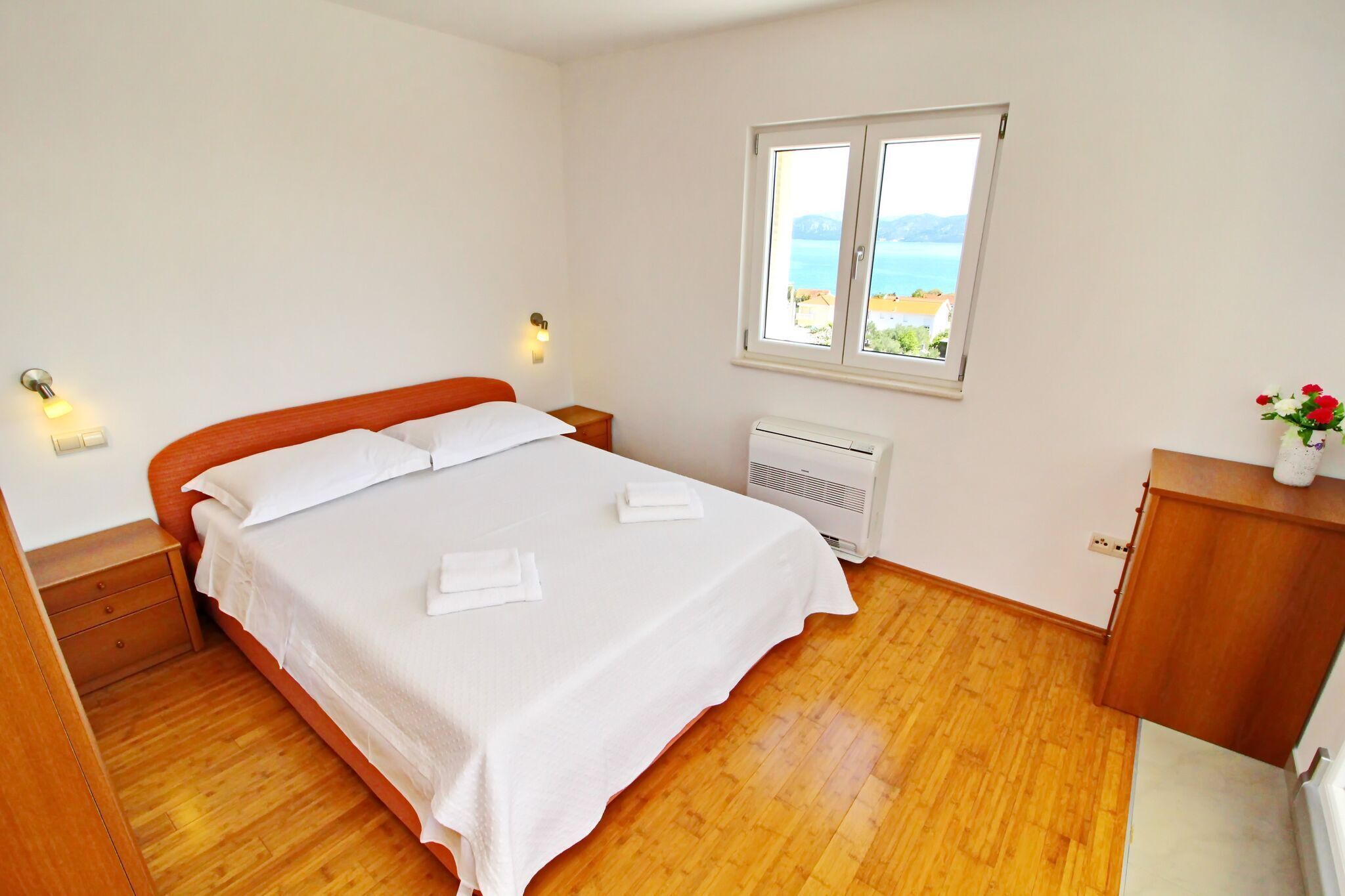 2 bedrooms, iron/ironing board, travel cot, free WiFi