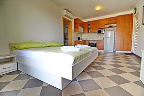 Iron/ironing board, travel crib, free WiFi