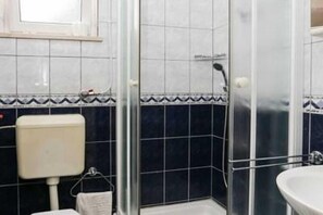 Douche, sèche-cheveux