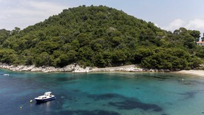 On the beach - Apartments Posta - One-Bedroom Apartment with Terrace and Sea View - Apartman 5 (Saplunara)