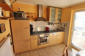 Fridge, stovetop