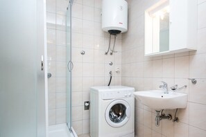 Hair dryer - Apartments Radic - Studio Apartment (2-3 Adults) - Kneza Domagoja Street - BR 1 (Dubrovnik)