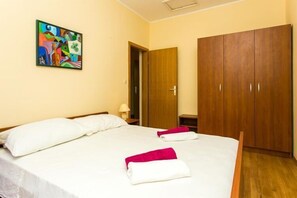 1 bedroom, iron/ironing board, Internet