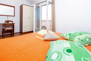 1 bedroom, iron/ironing board, travel cot, free WiFi