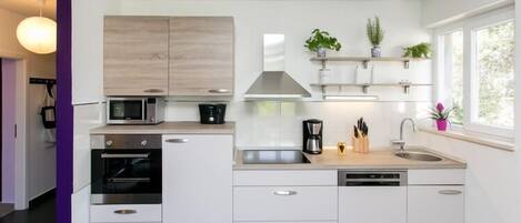 Refrigerador, microondas, horno y parrilla de estufa