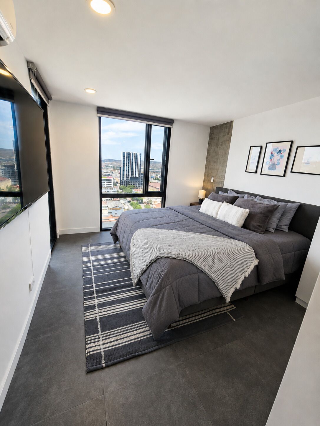 Superior-Apartment, Balkon, Stadtblick | 1 Schlafzimmer, Verdunkelungsvorhänge, Bügeleisen/Bügelbrett