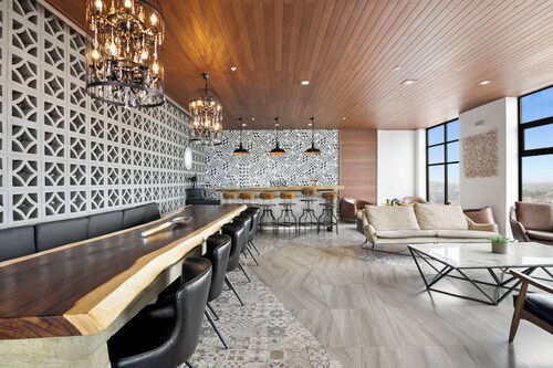 Distrito Revolution Suites 