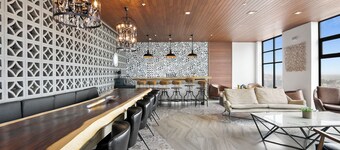 Distrito Revolution Suites 