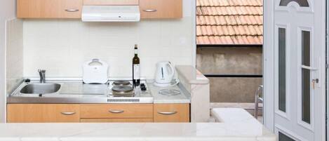 Kühlschrank, Herdplatte, Toaster