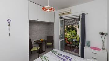 1 habitación, tabla de planchar con plancha y wifi gratis