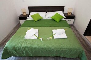 1 bedroom, travel crib, free WiFi