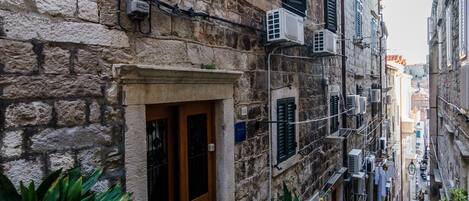 تفاصيل الفندق من الخارج