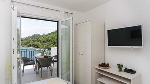 1 bedroom, free WiFi - Apartments Posta - Superior One-Bedroom Apartment with Terrace and Sea View - Apartman 7 (Saplunara)