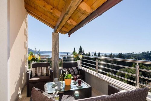 Villa Avoca - Four Bedroom Villa with Swimming Pool