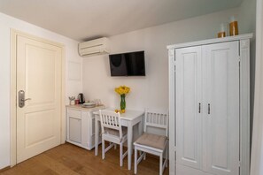Interior - Guest House Lumin - Twin Room with City View (Third Floor) (BR3) (Dubrovnik)