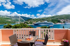 Patio / Balcony - Guest House Avdic - Superior Studio Apartment with Balcony and Sea View (Dubrovnik)
