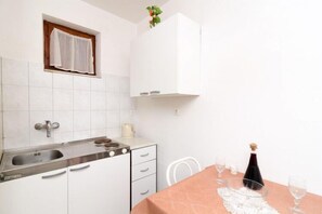 Fridge, oven, stovetop, dining tables