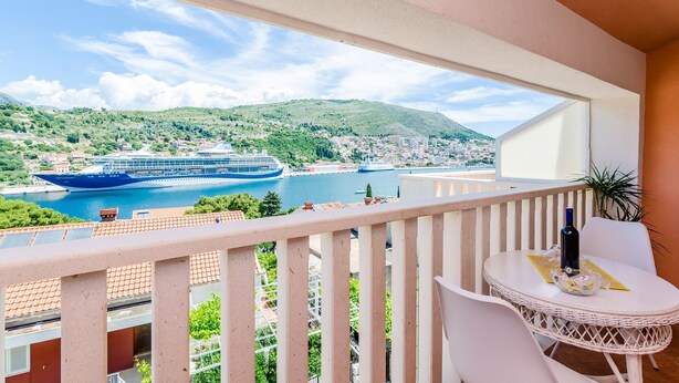 Outdoor dining - Guest House Avdic - Studio Apartment with Balcony and Sea View (Dubrovnik)