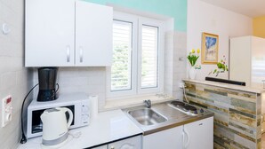 Private kitchen - Guest House Avdic - Studio Apartment with Balcony and Sea View (Dubrovnik)