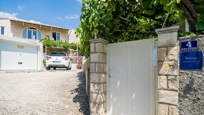 A residential building with a stone gate, a garage, and a sign indicating it is apartment number 4.
