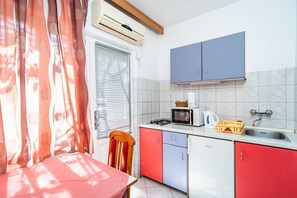 Fridge, stovetop, dining tables