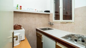 Fridge, stovetop, dining tables - Apartments Klis -Studio Apartment with Terrace - 2 (B) (Soline)