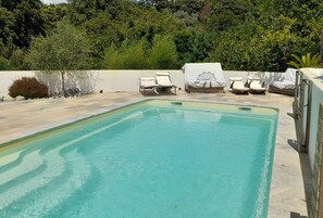 Outdoor pool - Independent apartment, private garden, private parking, 7 x 4 swimming pool.   (Tavera)
