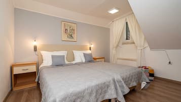2 bedrooms, iron/ironing board, travel cot, free WiFi