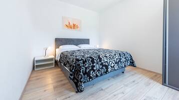 1 bedroom, iron/ironing board, WiFi (free)