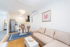 Smart TV - Apartments Lucija - Two Bedroom Apartment with Balcony and Sea View (Dubrovnik)
