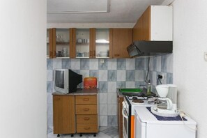 Microondas, placa de cocina y lavavajillas