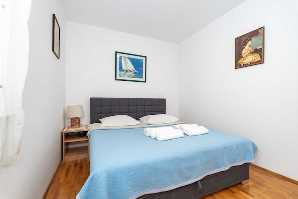 1 bedroom, iron/ironing board, free WiFi