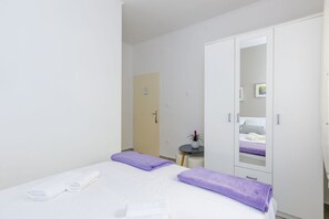 1 bedroom, travel cot, free WiFi