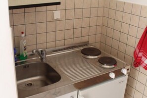 Refrigerador, parrilla de estufa y comedor 