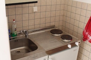 Refrigerador, parrilla de estufa y comedor