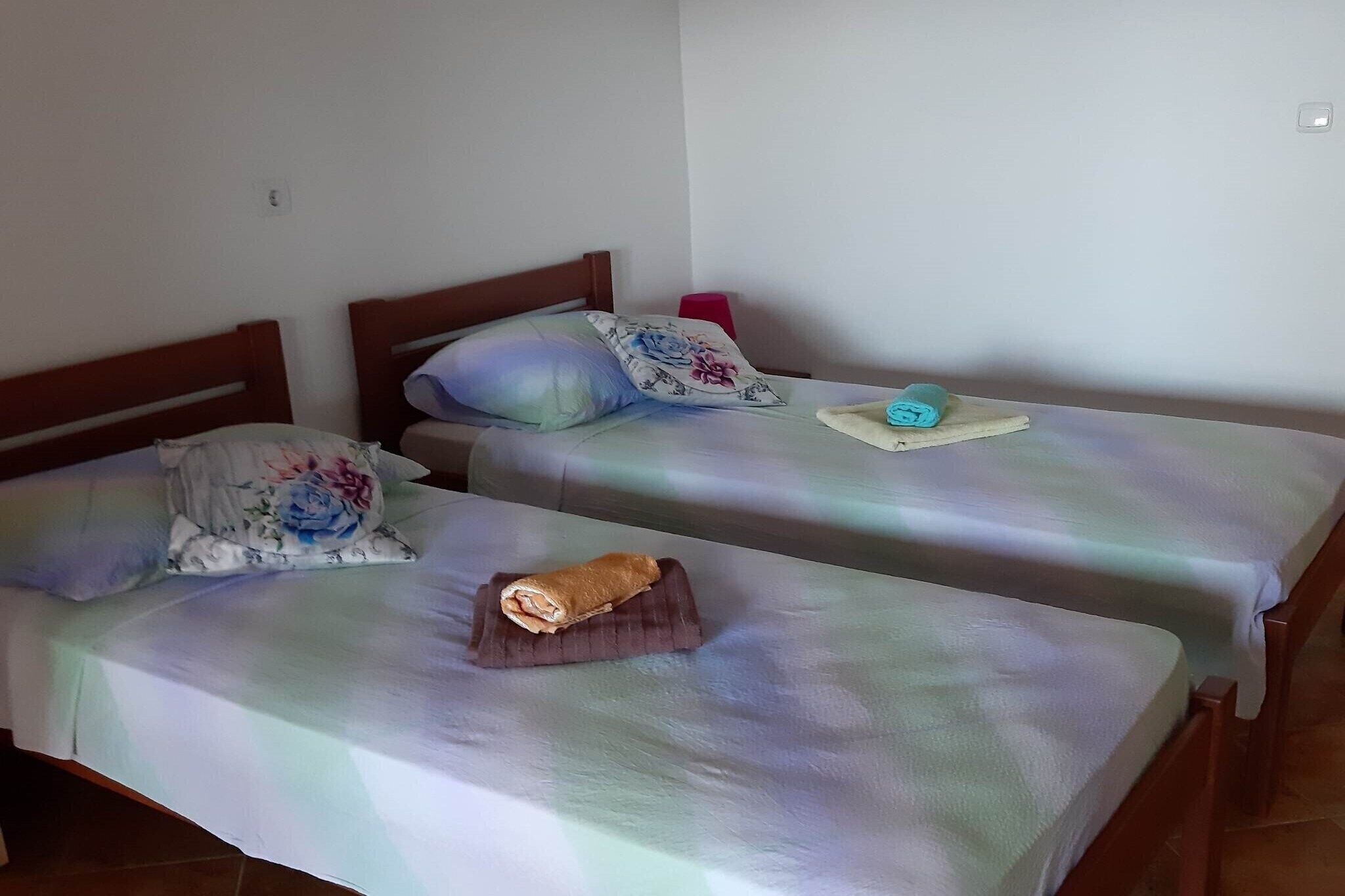 1 bedroom, travel cot, free WiFi