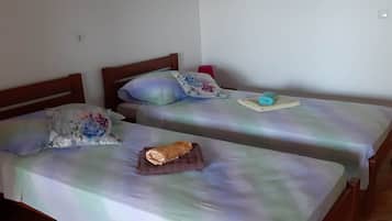 1 bedroom, travel cot, free WiFi
