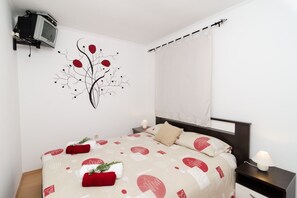 2 chambres, fer et planche à repasser, lit parapluie, Wi-Fi gratuit