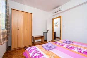 2 bedrooms, iron/ironing board, travel cot, free WiFi - Apartments Sisic - Two Bedroom Apartment with Terrace (Dubrovnik)