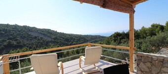 Greenside Cottage Lumi-Two Bedroom Holiday Home with Terrace and Sea view