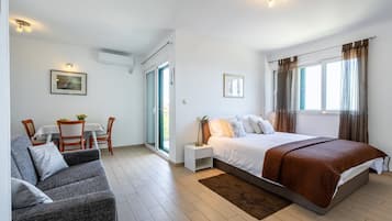5 bedrooms, iron/ironing board, travel crib, free WiFi