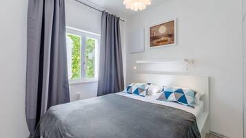 2 bedrooms, iron/ironing board, WiFi (free)