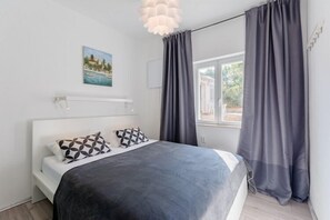 2 bedrooms, iron/ironing board, free WiFi