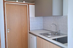 Fridge, stovetop, dining tables
