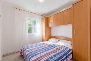 2 bedrooms, iron/ironing board, free WiFi