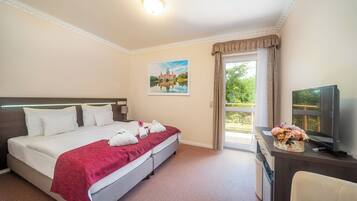 Habitació doble superior, vistes al jardí | Caixa forta a l'habitació, escriptori i habitacions insonoritzades