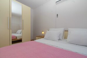 4 quartos, ferros/tábuas de passar roupa, Wi-Fi de cortesia