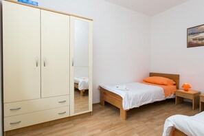 1 Schlafzimmer, Bügeleisen/Bügelbrett, Reisekinderbett, kostenloses WLAN